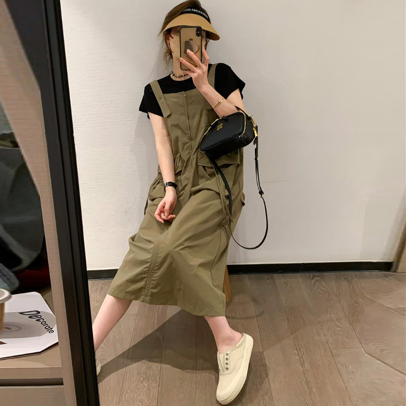 工裝風背心洋裝 大口袋設計 後開衩寬鬆中長裙