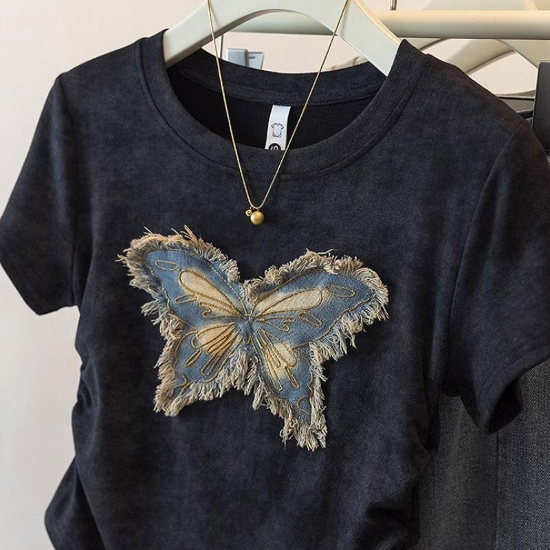 立體蝴蝶設計短袖T恤 微修身版型 百搭氣質上衣