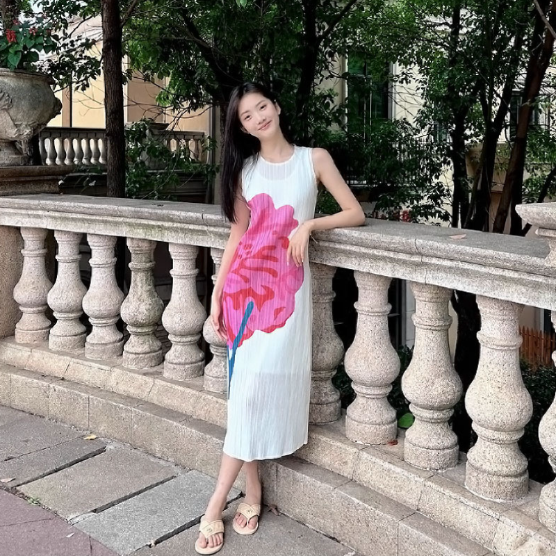 立體壓褶印花無袖洋裝 優雅氣質設計 寬鬆修身感圓領長洋裝
