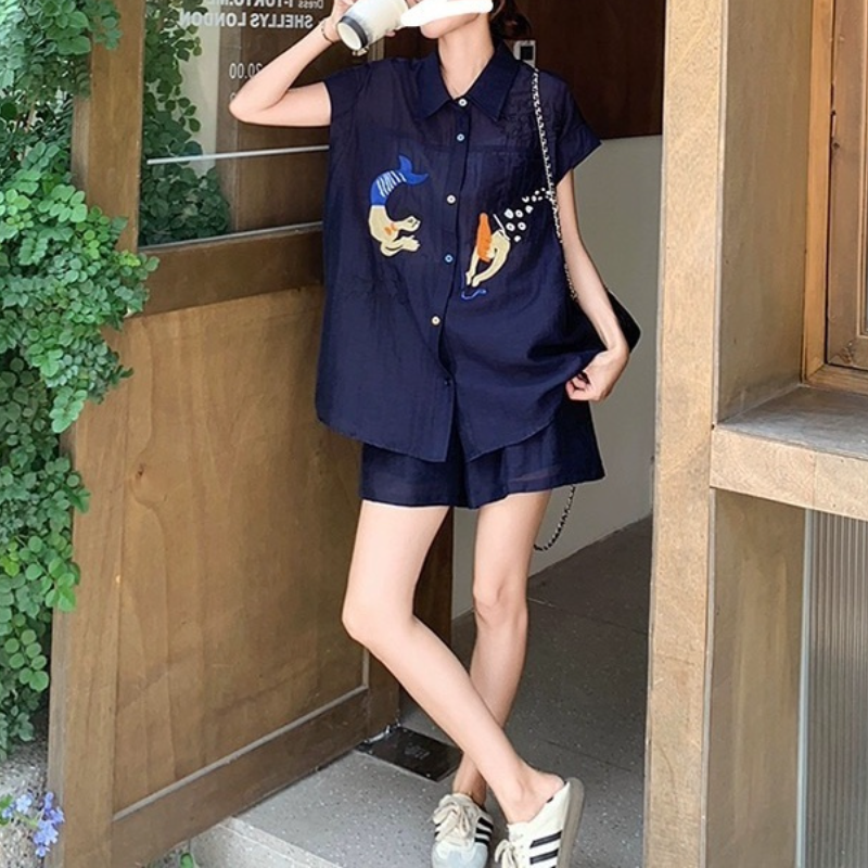 藏藍刺繡短袖襯衫套裝 亞麻感布料 休閒減齡穿搭 短褲兩件式