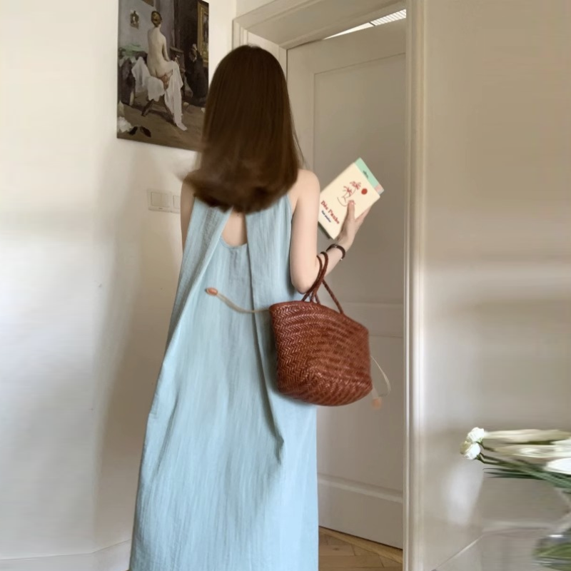 渡假風設計感掛脖A字連身裙 鏤空設計長洋裝 不對稱褶襉顯瘦罩衫茶系溫柔穿搭