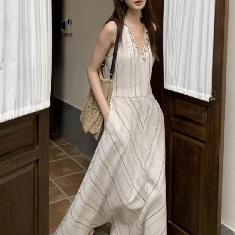 細條紋無袖V領長洋裝 收腰剪裁 法式氣質度假風洋裝