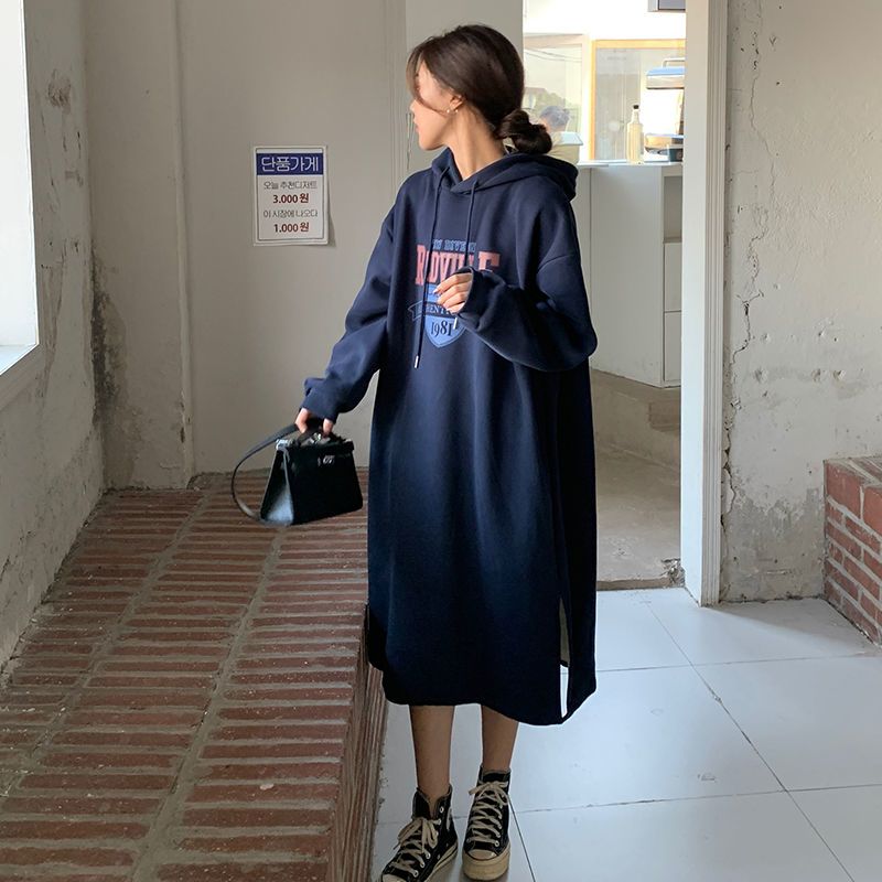 韓系字母印花連帽刷毛洋裝 寬鬆剪裁 過膝側開衩