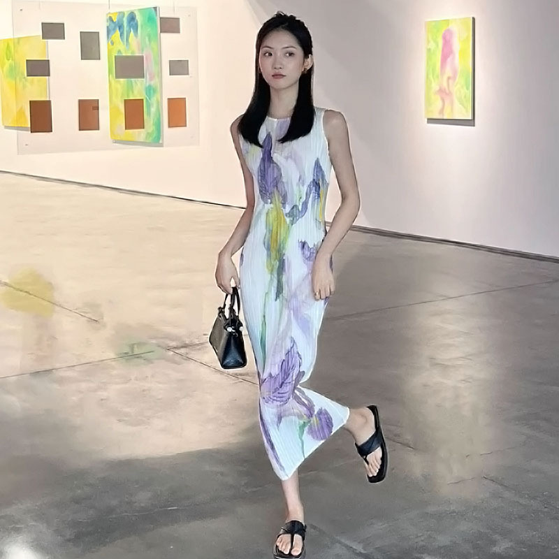 立體壓褶印花無袖洋裝 優雅氣質設計 寬鬆修身感圓領長洋裝