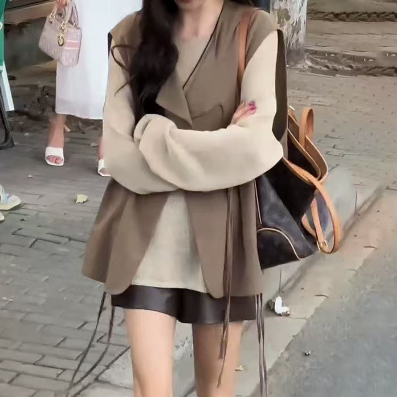 早秋三件式套裝 背心外套＋針織長袖上衣＋仿皮短褲 休閒寬鬆 顯瘦成套