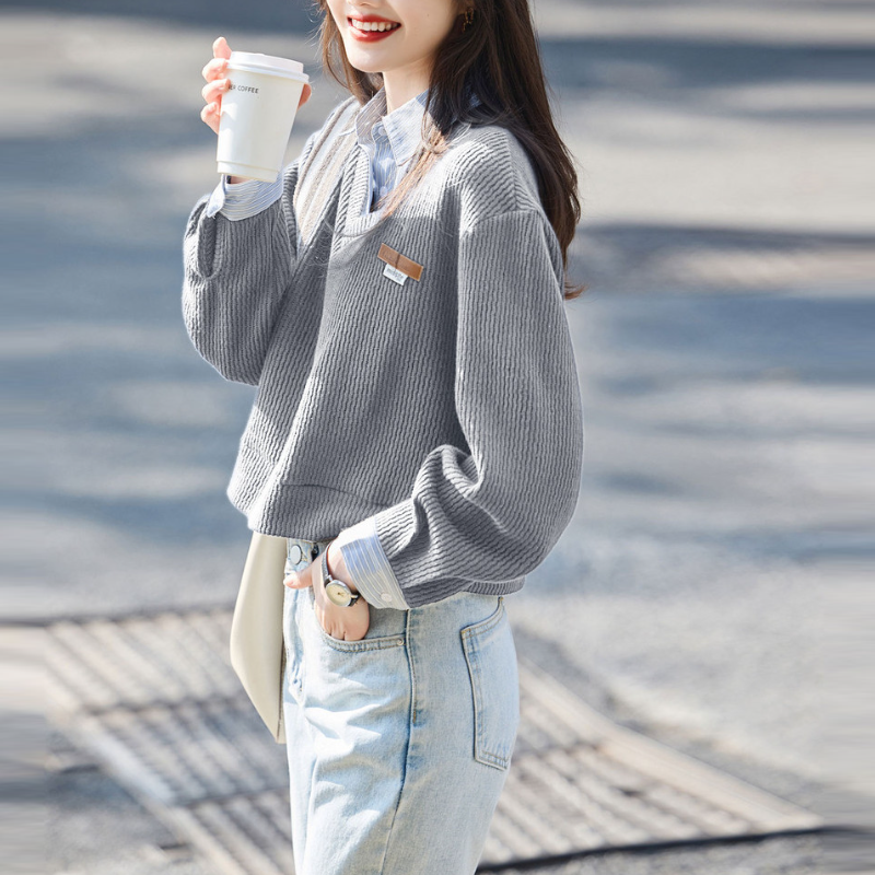 翻領條紋針織拼接假兩件上衣 休閒剪裁 春秋百搭款