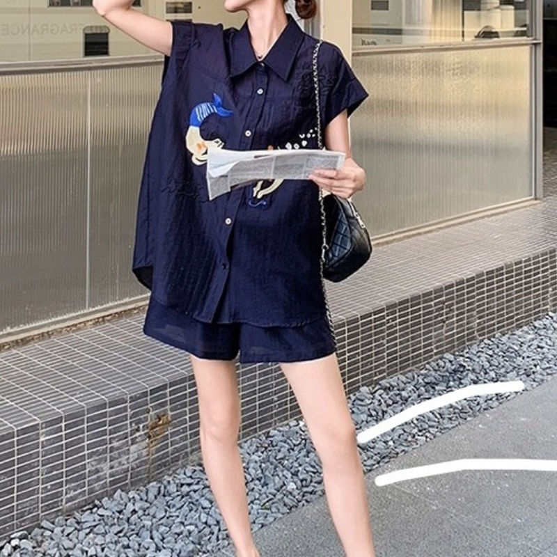 藏藍刺繡短袖襯衫套裝 亞麻感布料 休閒減齡穿搭 短褲兩件式