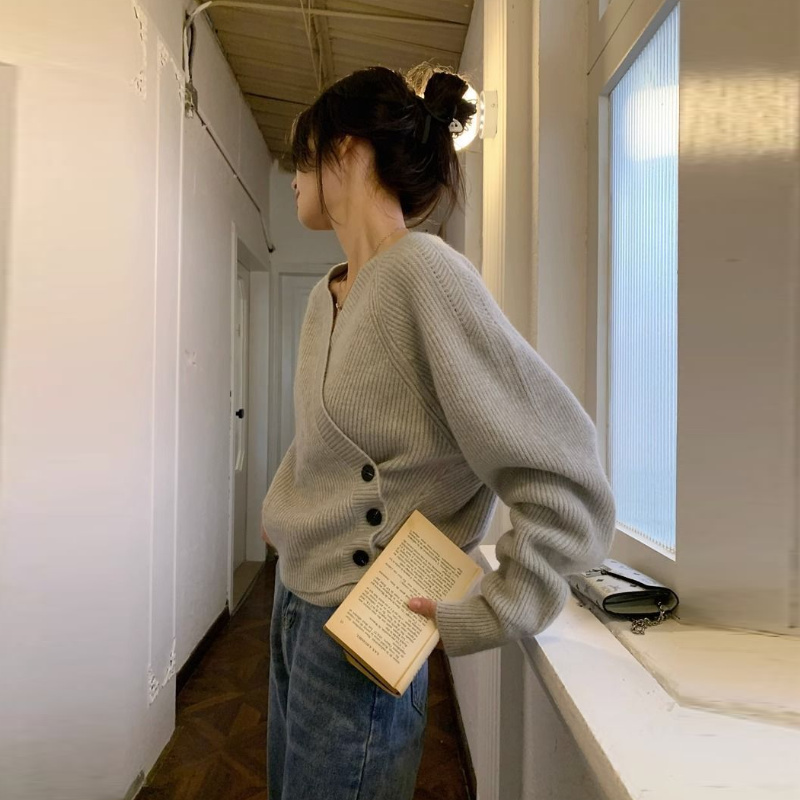 復古慵懶V領短版毛衣 秋冬設計感時尚針織上衣