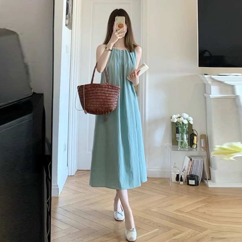 渡假風設計感掛脖A字連身裙 鏤空設計長洋裝 不對稱褶襉顯瘦罩衫茶系溫柔穿搭