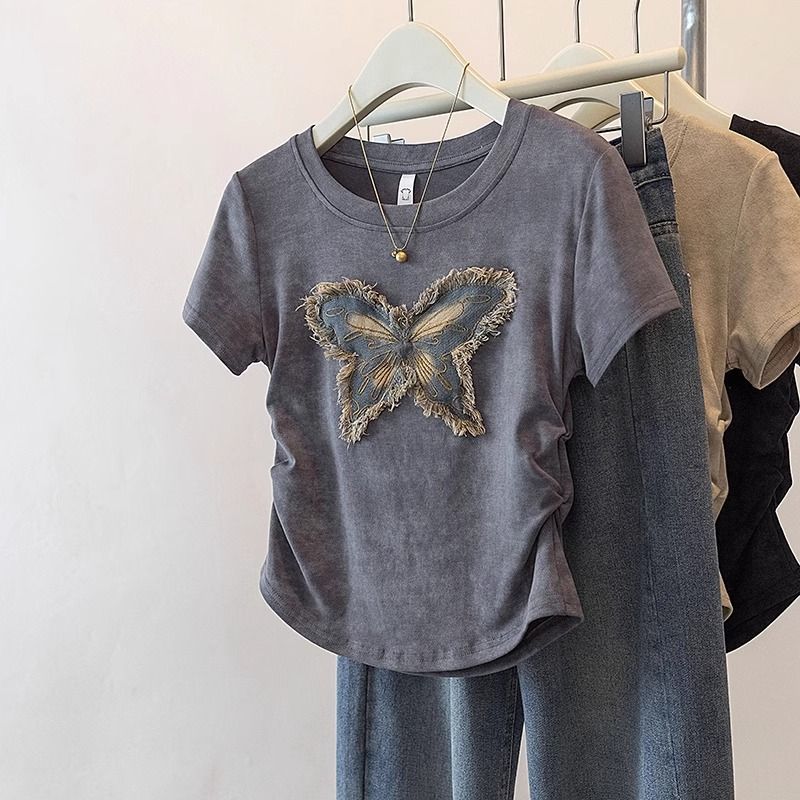 立體蝴蝶設計短袖T恤 微修身版型 百搭氣質上衣
