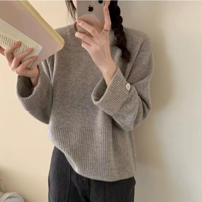 圓領慵懶針織上衣 秋冬新款 親膚柔軟 寬鬆版 袖口釦飾 百搭