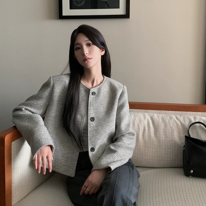 復古小香風圓領單排扣短版外套 質感織紋設計