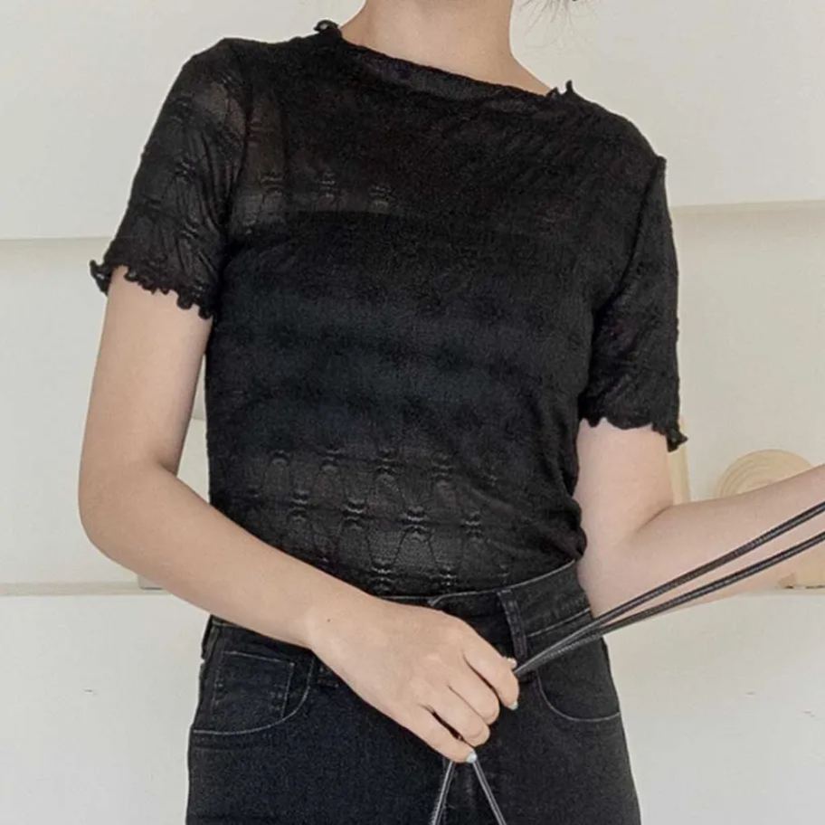 木耳邊花香 透膚 滿版緹花設計上衣*3色