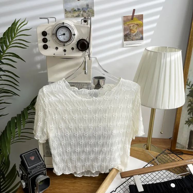 木耳邊花香 透膚 滿版緹花設計上衣*3色