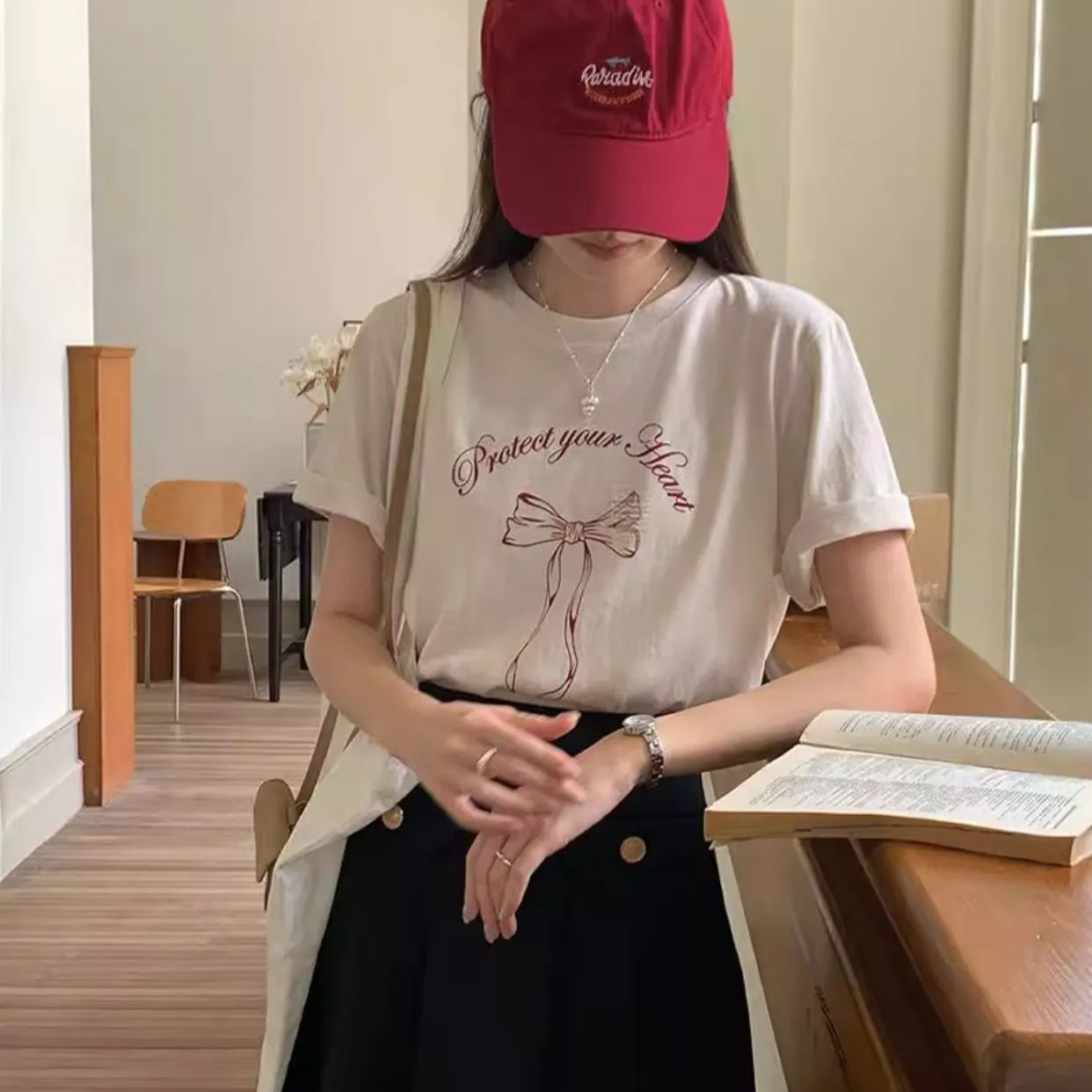 精緻蝴蝶結 字母印花短袖t恤