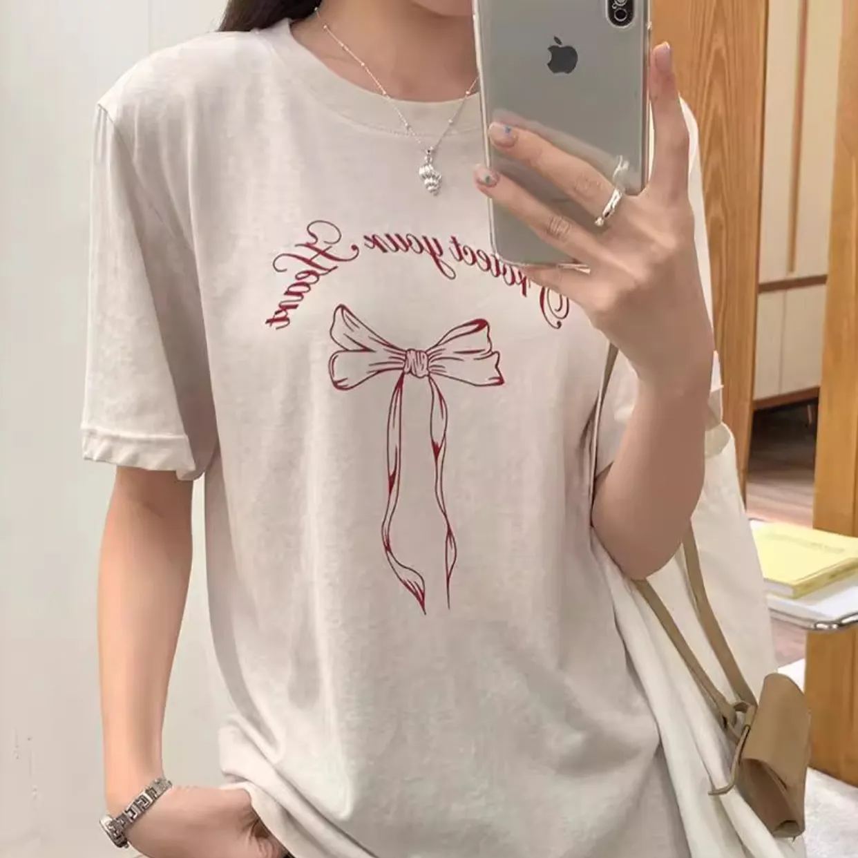 精緻蝴蝶結 字母印花短袖t恤