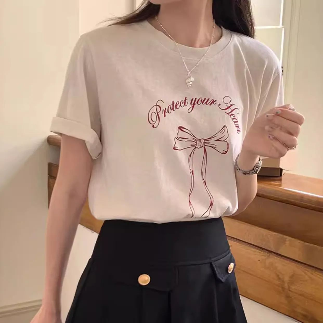 精緻蝴蝶結 字母印花短袖t恤