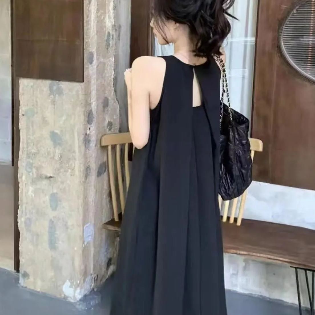 渡假風設計感掛脖A字連身裙 鏤空設計長洋裝 不對稱褶襉顯瘦罩衫茶系溫柔穿搭