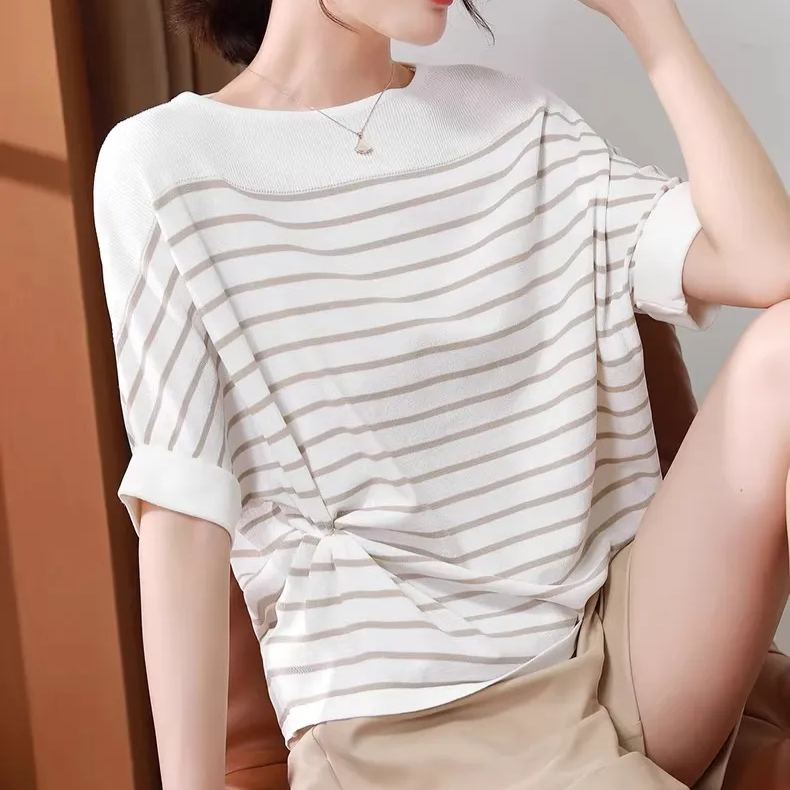 涼感冰絲逆齡短袖上衣 天絲觸感鎖骨微露不曝曬 懶人穿搭百搭條紋蝙蝠袖
