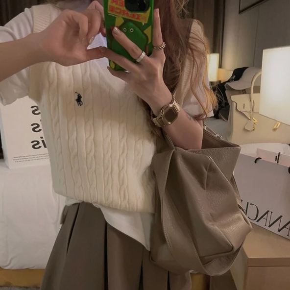 美式復古麻花針織背心 V領設計 寬鬆慵懶感無袖上衣