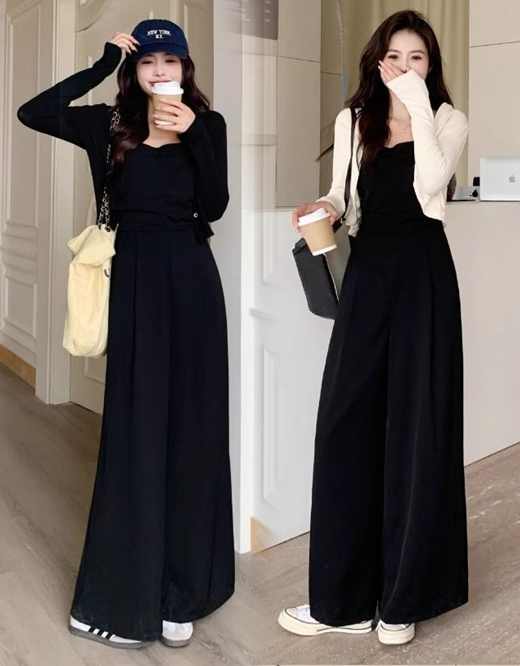 小柄女性向けのカーディガンとサロペットパンツのセットアップ