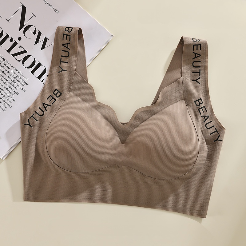 大きな胸を小さく見せるシームレスブラジャー