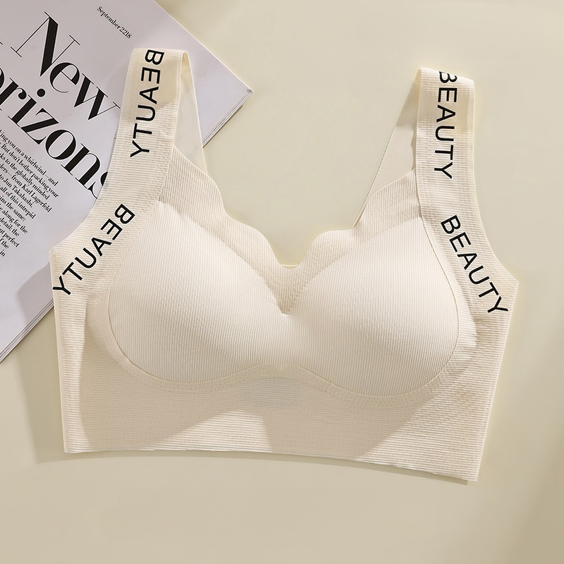 大きな胸を小さく見せるシームレスブラジャー