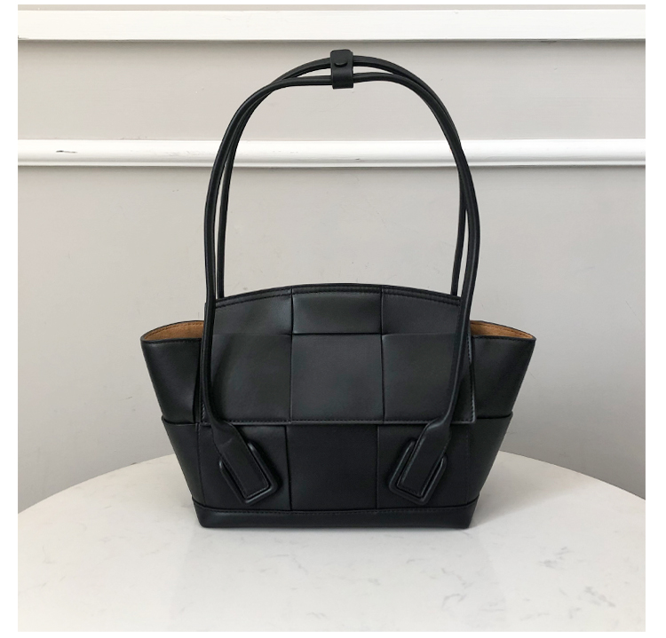 Bottega Veneta Small Arco Bag in Glazed Black