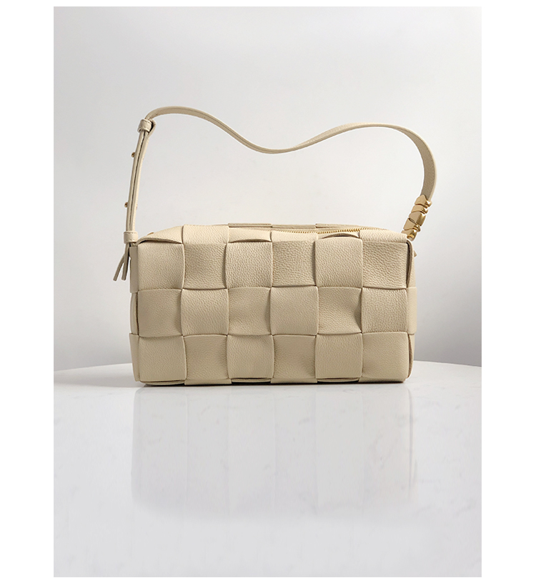 Bottega Veneta Shoulder Bag in Oatmeal
