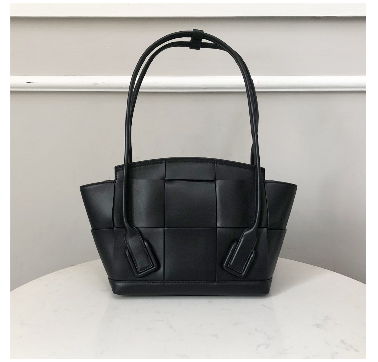 Bottega Veneta Small Arco Bag in Glazed Black