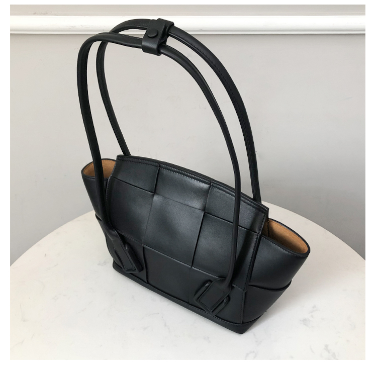 Bottega Veneta Small Arco Bag in Glazed Black