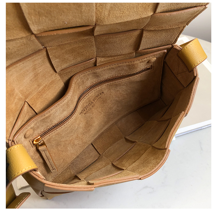 Bottega Veneta Crossbody Box Pouch in Butterscotch