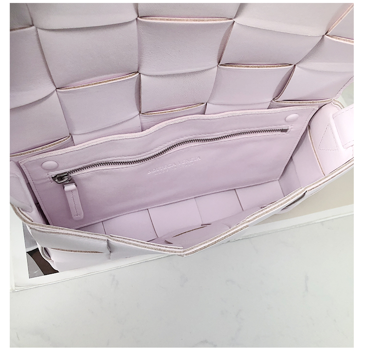 Bottega Veneta Crossbody Box Pouch in Washed Felice