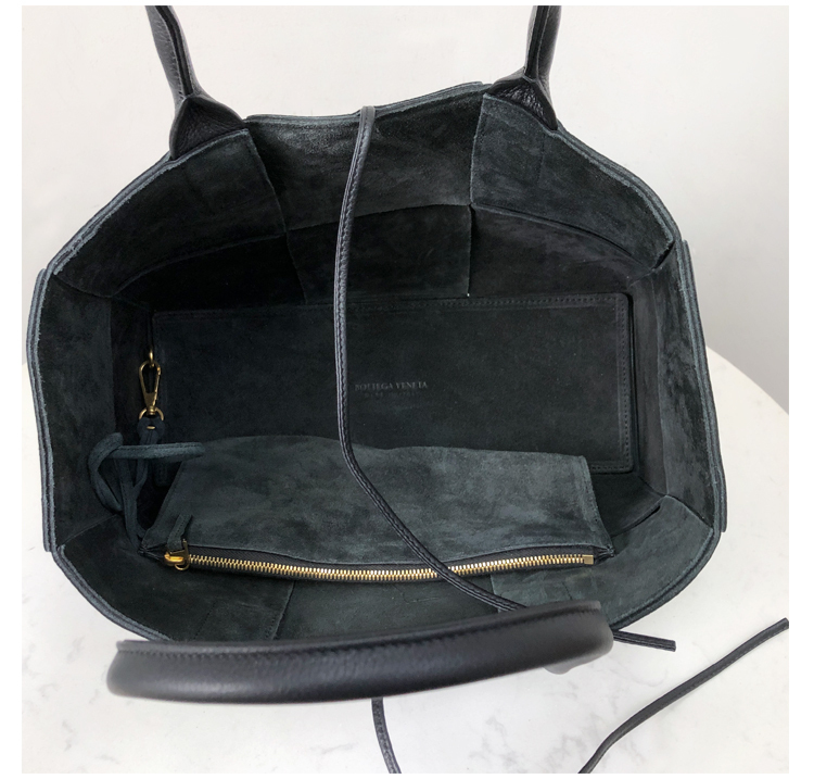 Bottega Veneta Small Tote in Black