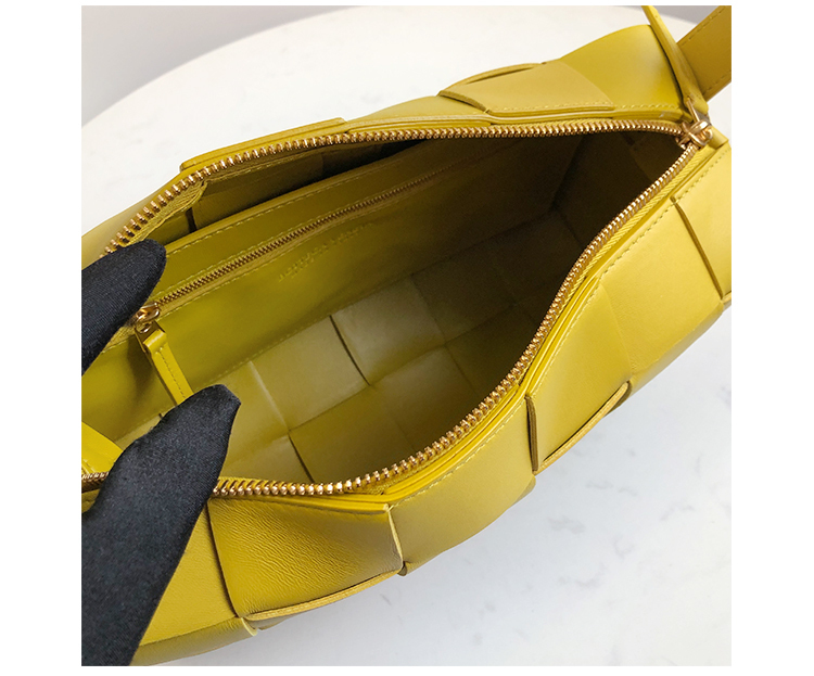 Bottega Veneta Shoulder Bag in Pollen (709360)