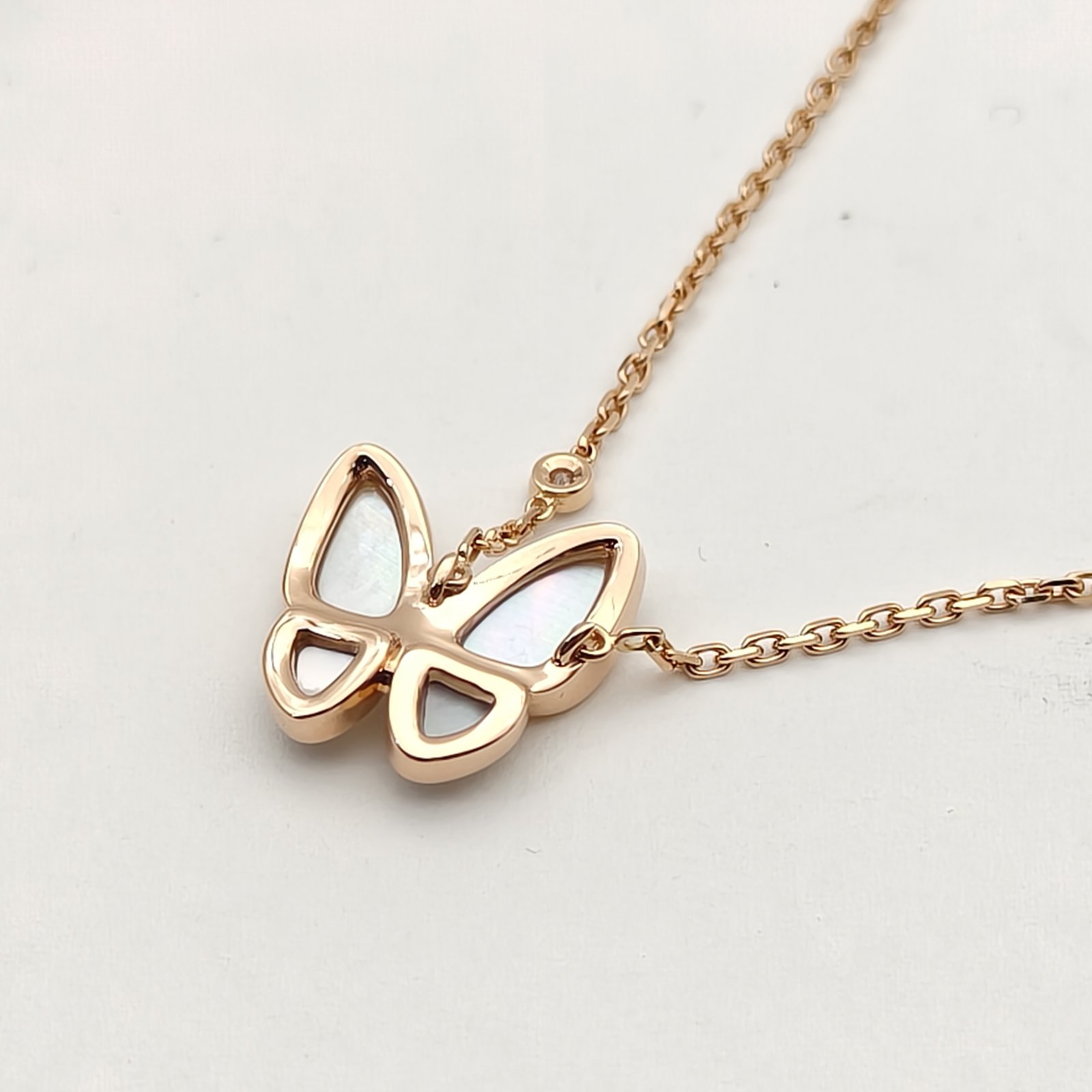 VAN CLEEF&ARPELS Two Butterfly Diamond Necklace 2 Diamonds Diamond,18K Rose Gold,Mother of Pearl-Hana Vintage
