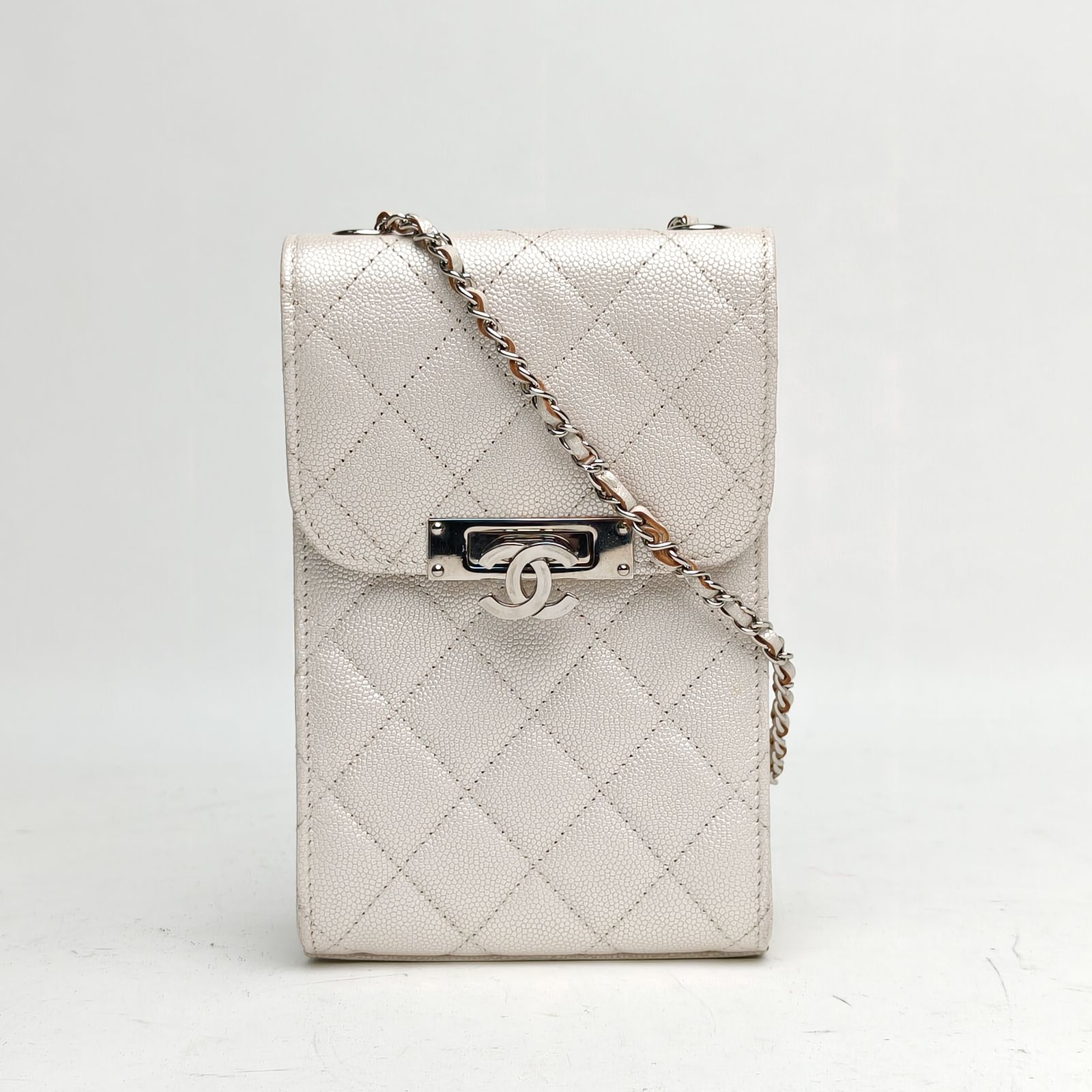CHANEL Pearlescent White 2019 Sliver Hardware Phone Bag