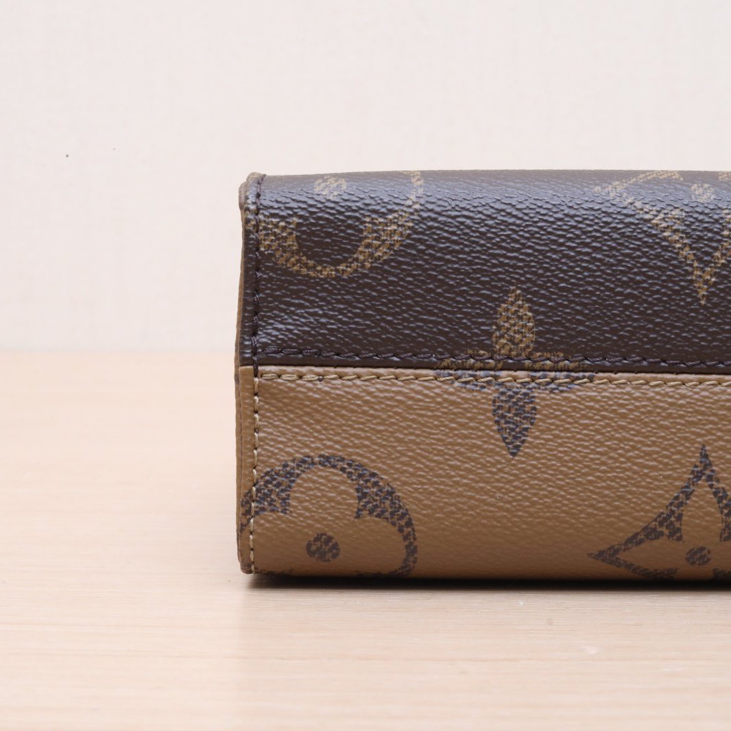 LOUIS VUITTON Onthego BB 18
