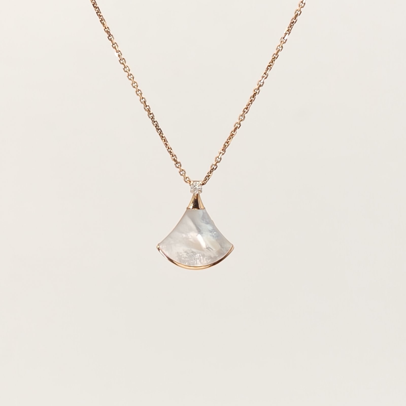 BVLGARI DIVAS DREAM Mother of Pearl Single Diamond 18K Gold Necklace 18K Rose Gold,Diamond-Hana Vintage