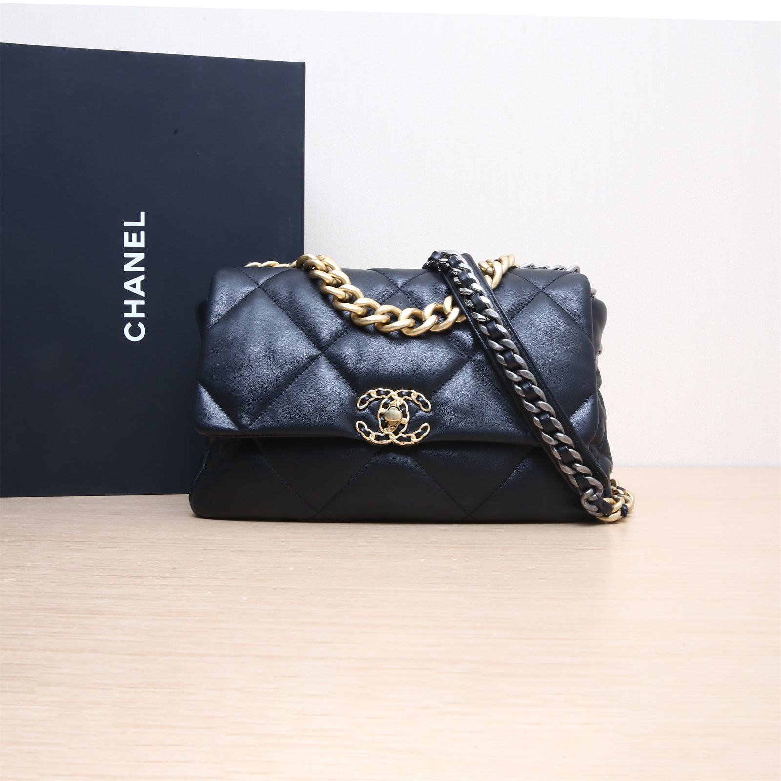*CHANEL 19BAG Flap Bag, Medium, 30cm-Hana Vintage