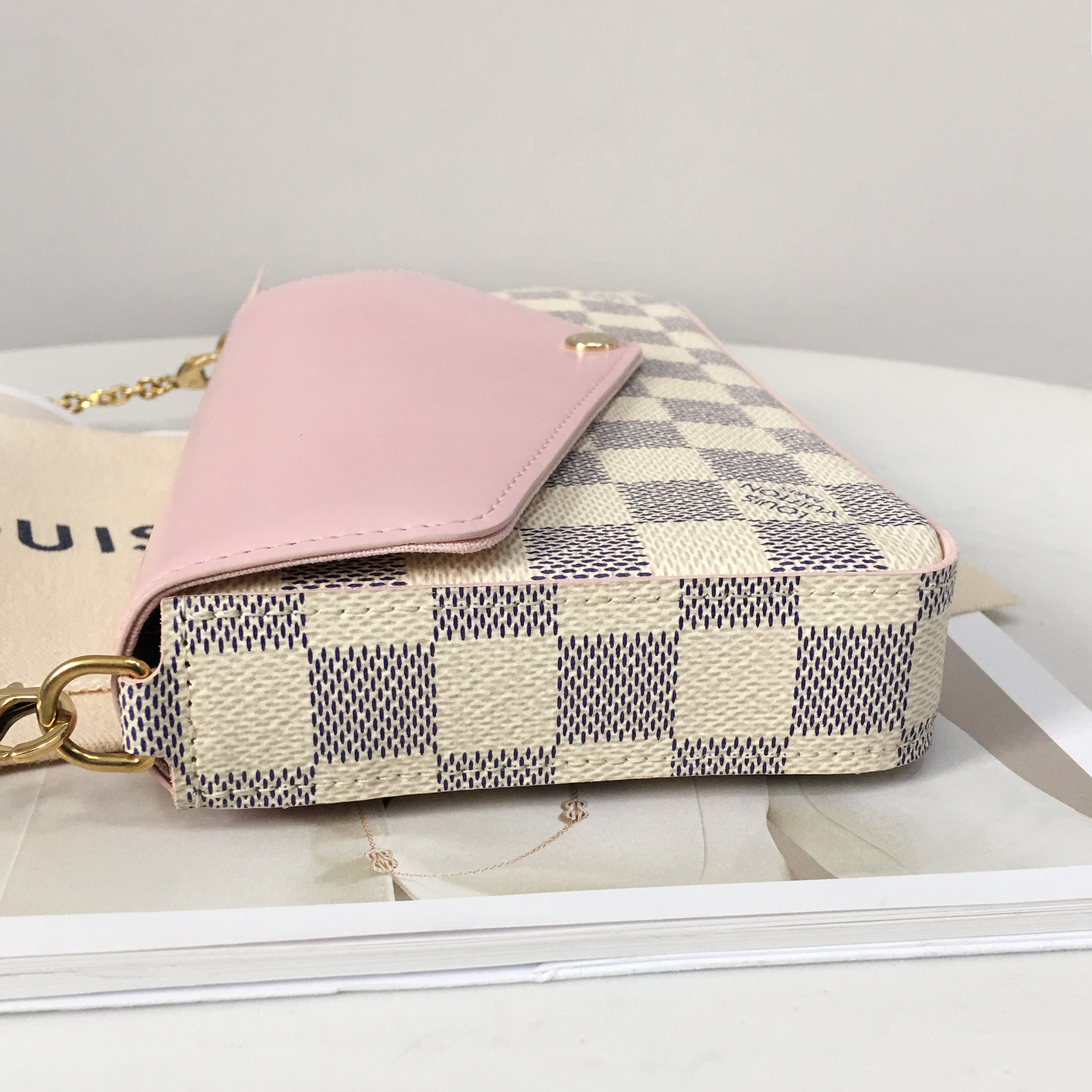 LOUIS VUITTON WOC (Wallet on Chain) N63106
