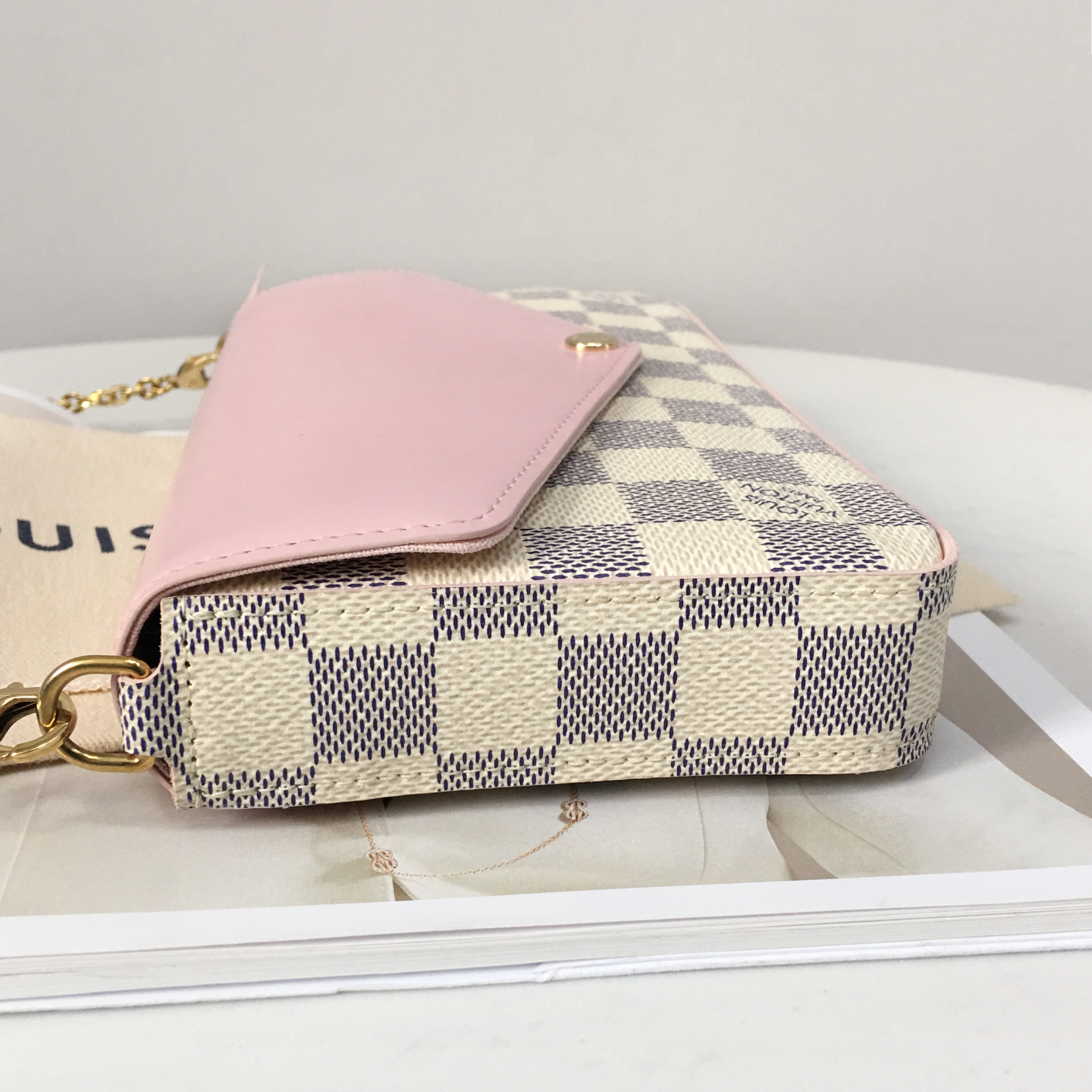 LOUIS VUITTON WOC (Wallet on Chain) N63106