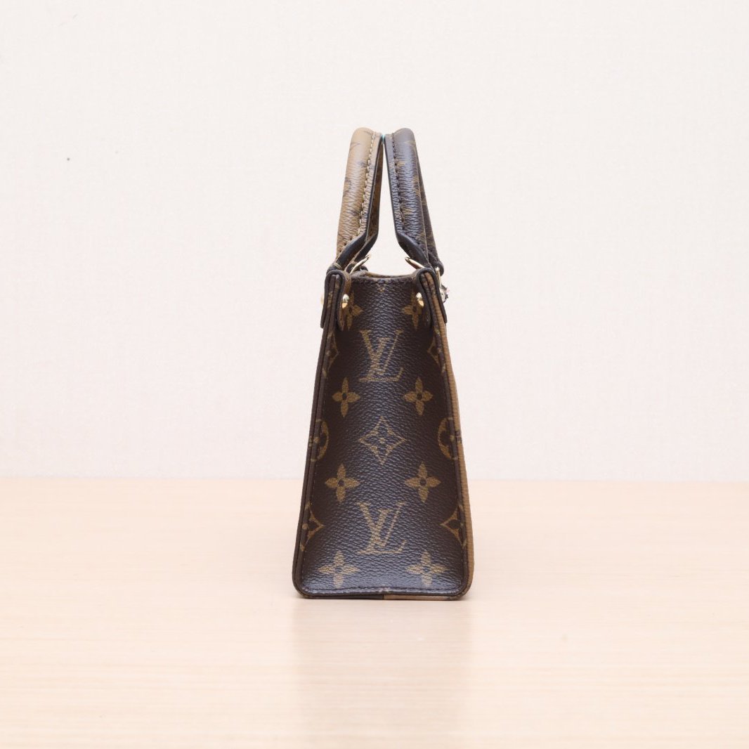 LOUIS VUITTON Onthego BB 18