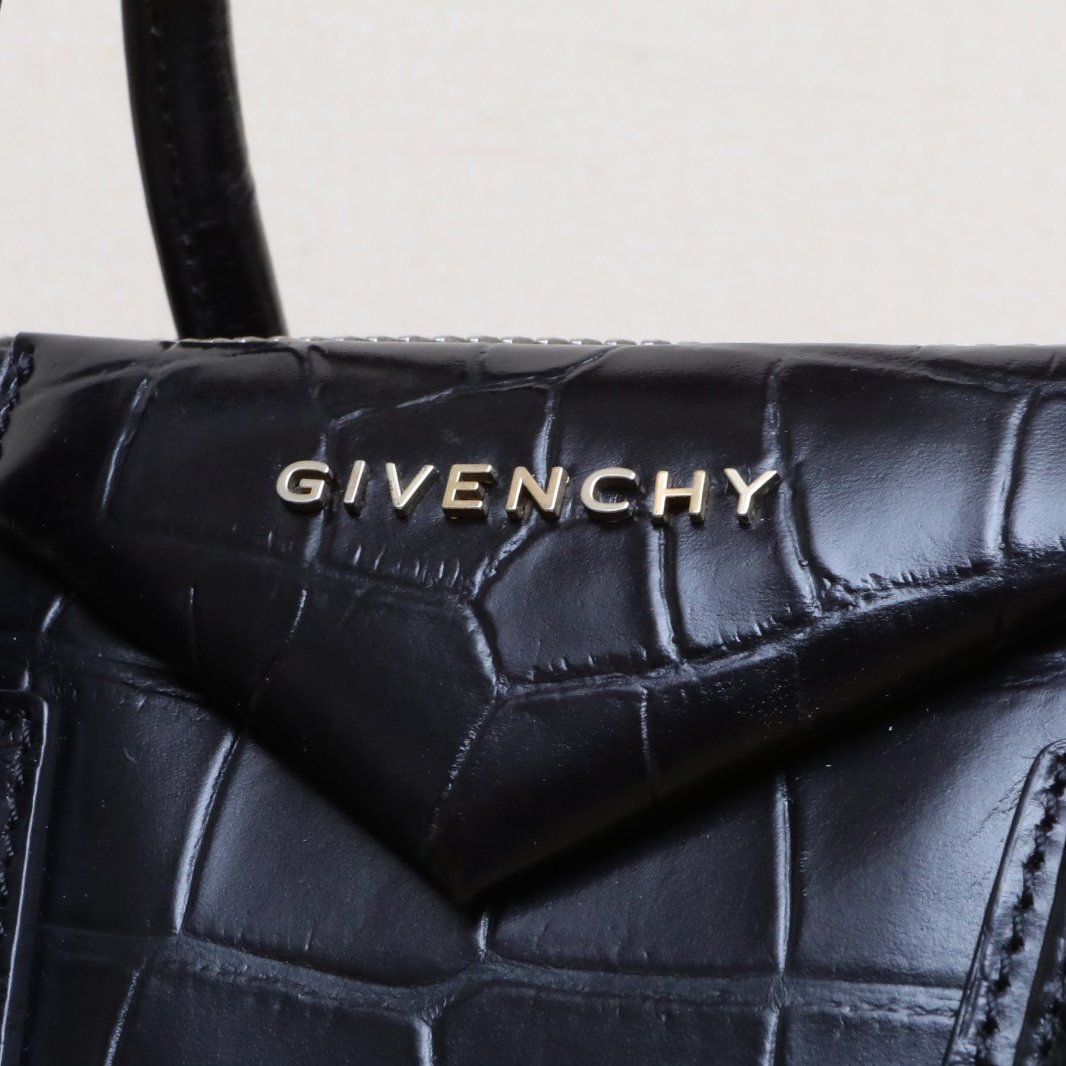 *GIVENCHY ANTIGONA Diamond Bag, Small Size 2020-Hana Vintage