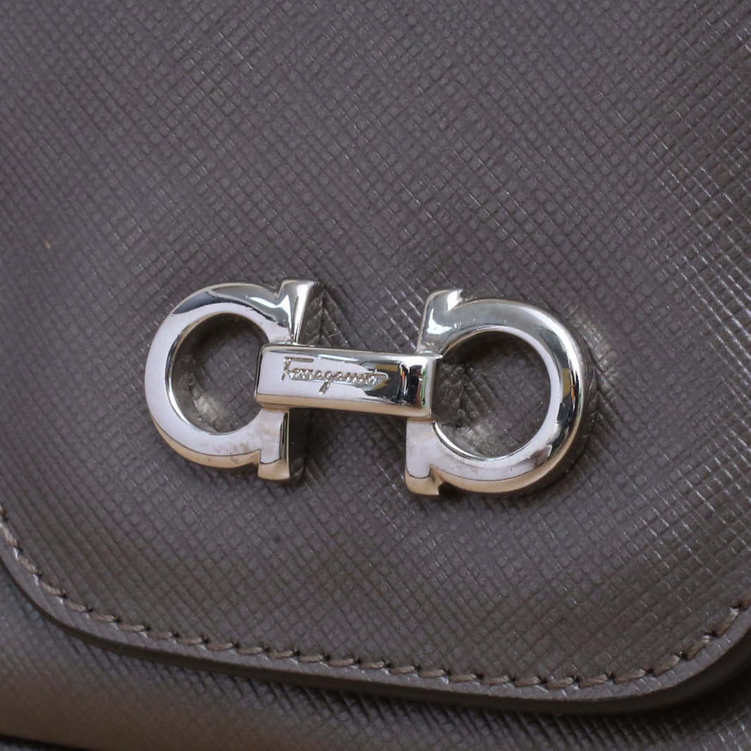 *Salvatore Ferragamo Gray leather C chain bag-Hana Vintage