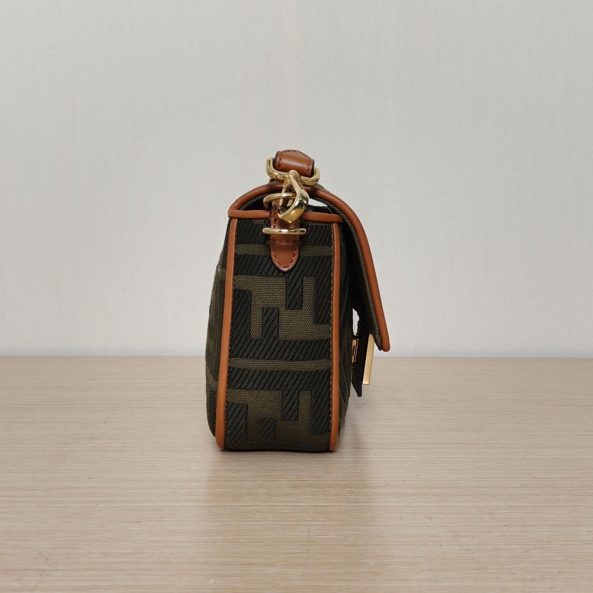 *FENDI Baguette bag Medium Size-Hana Vintage