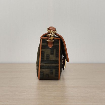 *FENDI Baguette bag Medium Size-Hana Vintage