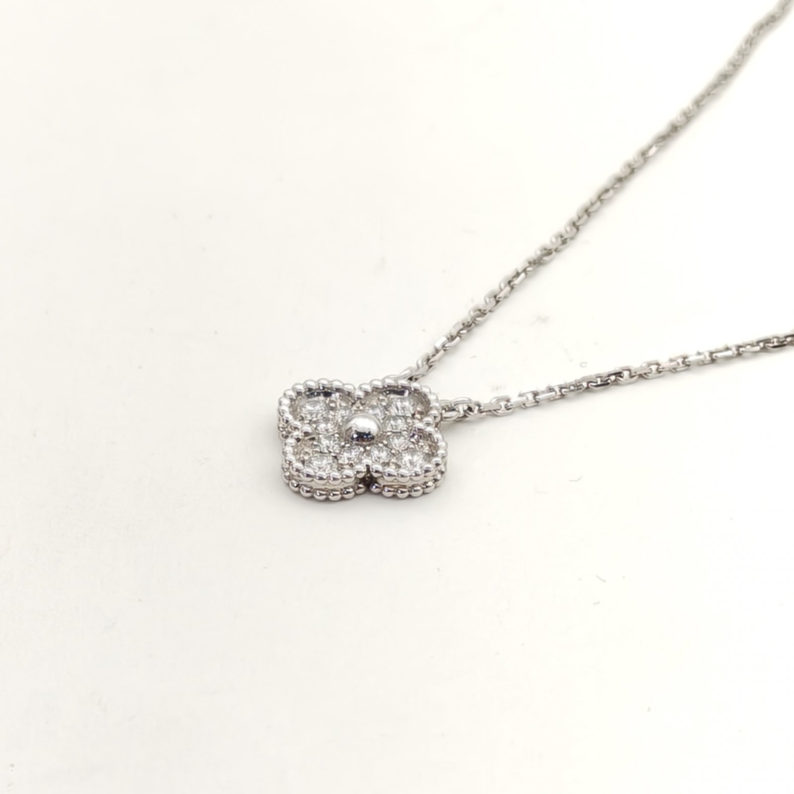 VAN CLEEF&ARPELS Vintage Alhambra Medium Single Flower Necklace Full Diamond Diamond,18K White Gold-Hana Vintage