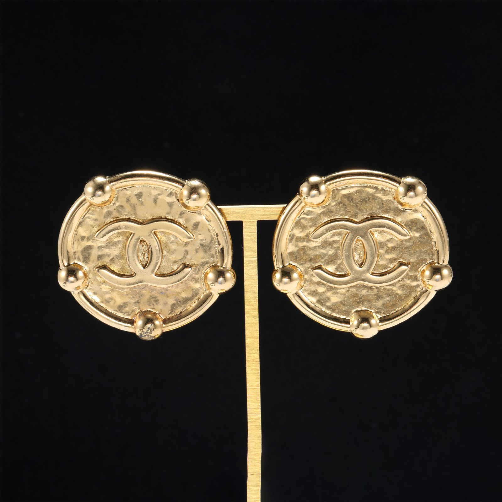 CHANEL Vintage Alloy-Hana Vintage