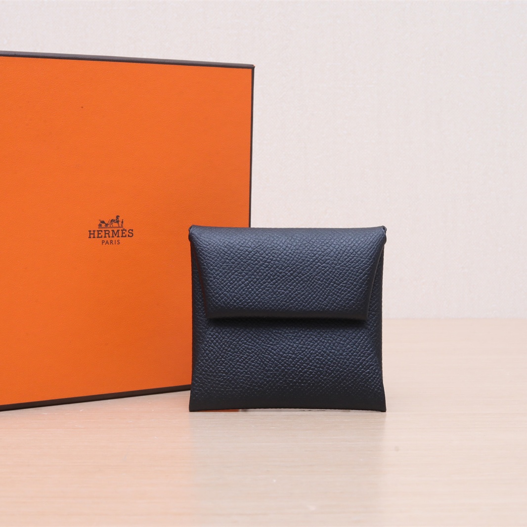 HERMES 89 Black Epsom Leather, Engraved with D, Sliver Hardware. Single-layer Black Hermes Card Holder